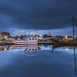 Seehafen von Carentan in der Dämmerung