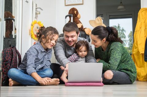 Wohin soll es gehen? Neben dem Preis ist gerade für Familien die Planbarkeit wichtig. Foto: Christin Klose/dpa-tmn