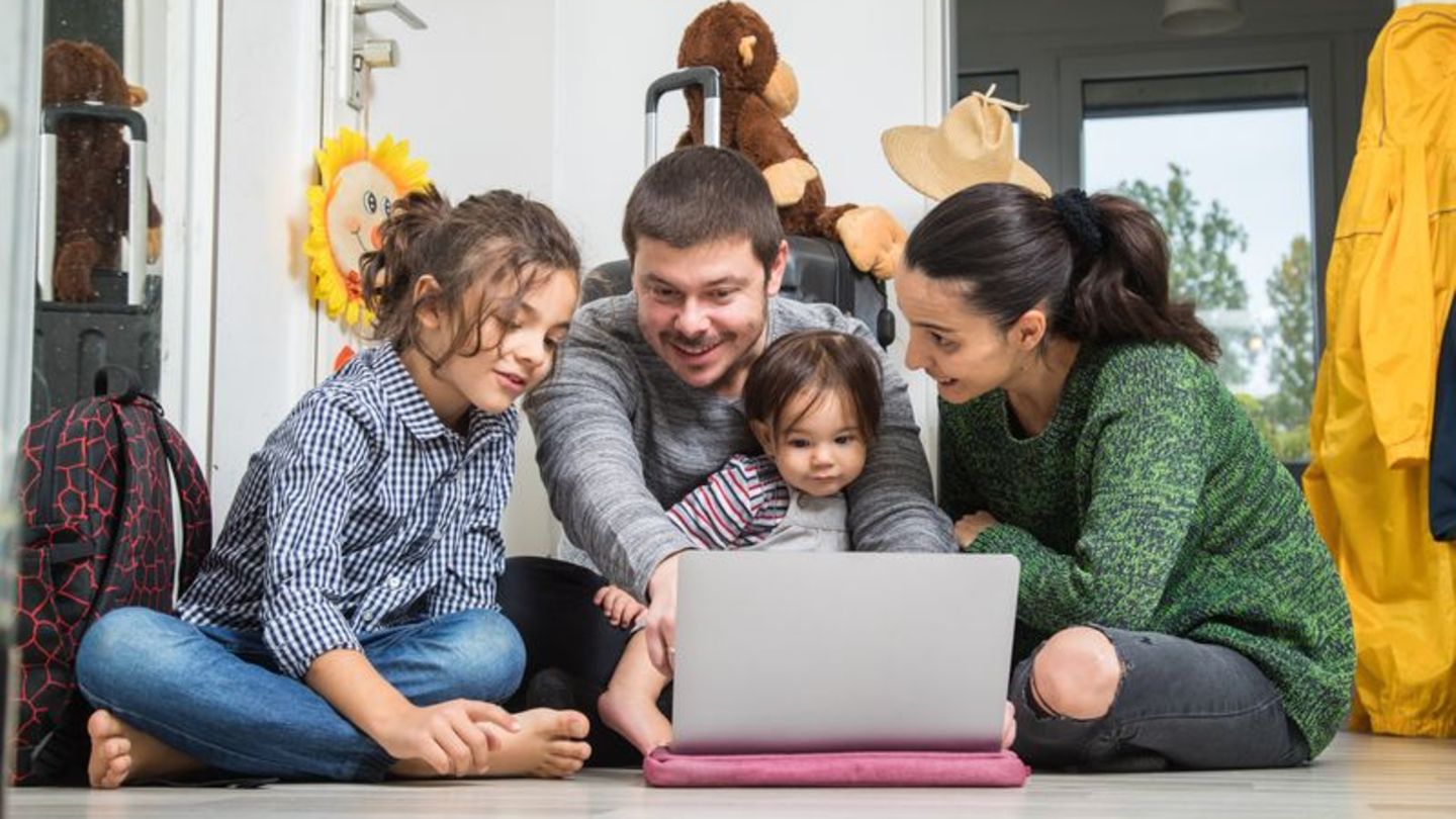 Wohin soll es gehen? Neben dem Preis ist gerade für Familien die Planbarkeit wichtig. Foto: Christin Klose/dpa-tmn