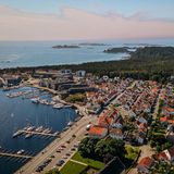Luftaufnahme von Mandal in Norwegen am Mandalselva