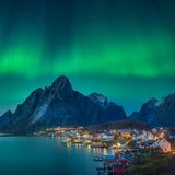 Nordlichter über Reine, Norwegen