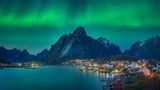 Nordlichter über Reine, Norwegen