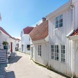 Weiße Holzhäuser Søragadå, Skudeneshavn, Norwegen