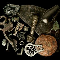 Collage aus Buntmetallen