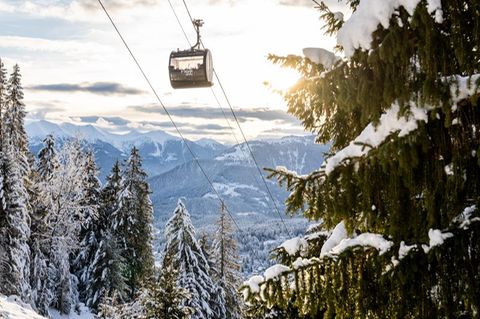 Die Gondeln fahren nach Bedarf: der "FlemX" im Schweizer Skigebiet Flims Laa nutzt die Ropetaxi-Technologie. Foto: Philipp Ruggl