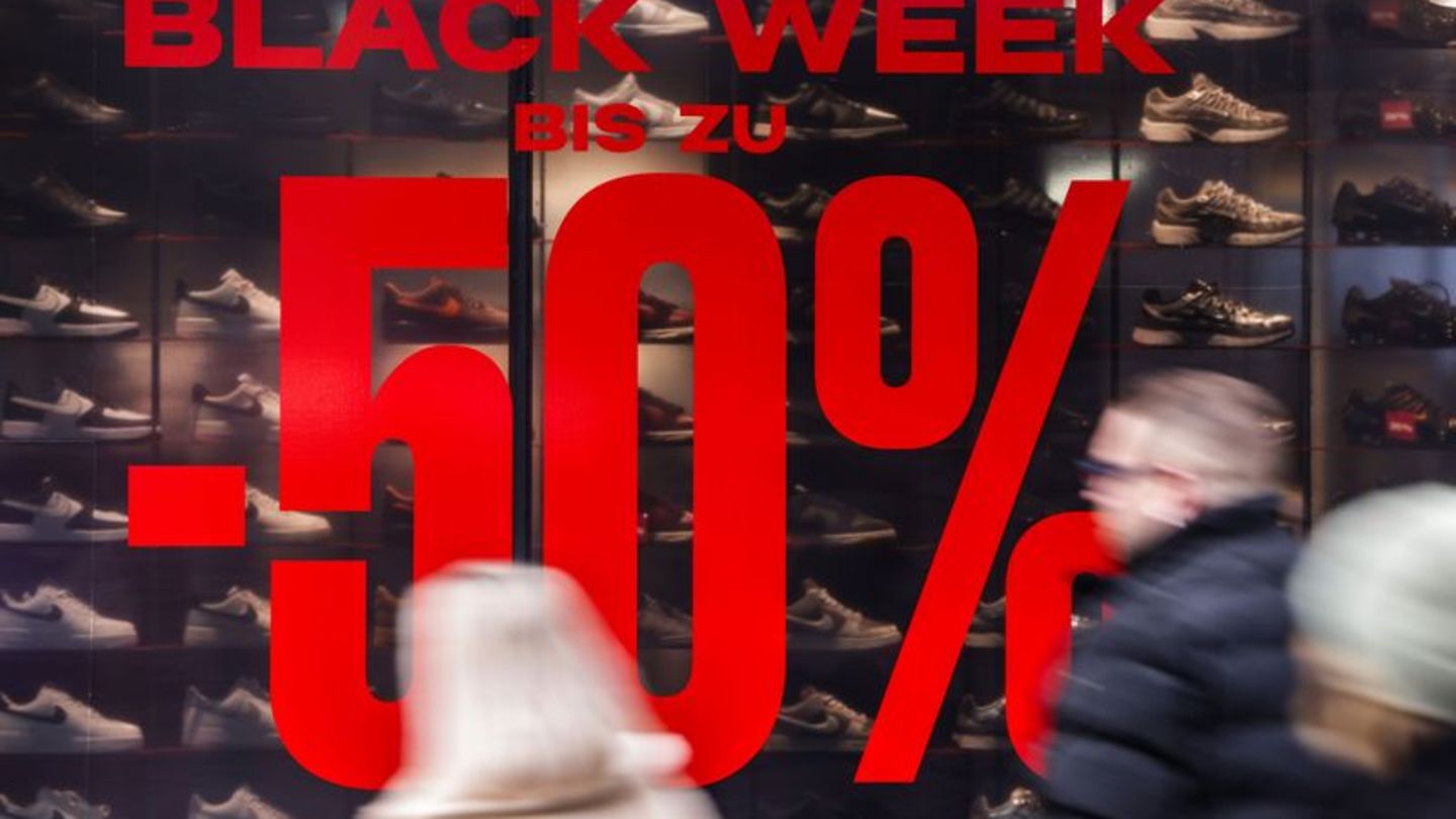 Ein Schnäppchen zu machen, fühlt sich gut für uns an. (Archivbild) Foto: Oliver Berg/dpa