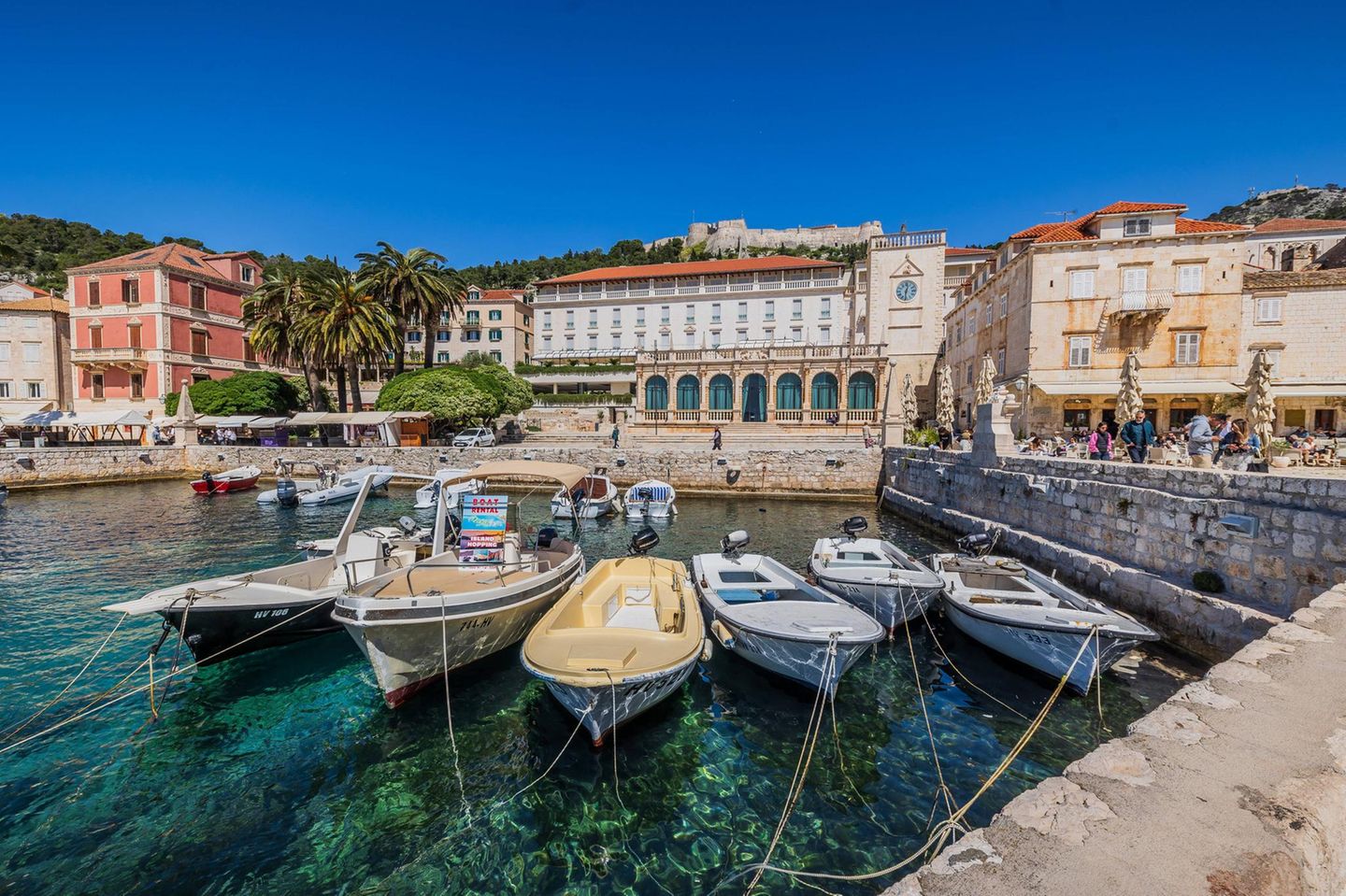 Sonniger Tag in Hvar