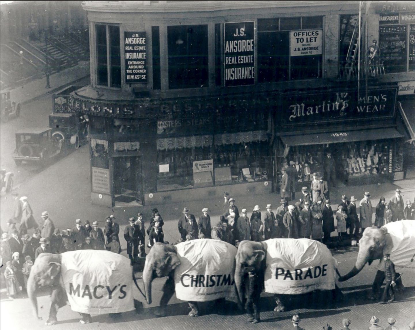 Elefanten trampeln durch New York 1924