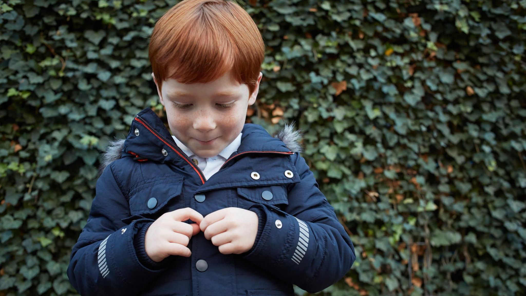 Manche Kinder sind über die Maßen zurückhaltend. Wann sollten Eltern unterstützen - und wann ist der Gang zu Experten geboten? 