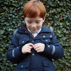 Manche Kinder sind über die Maßen zurückhaltend. Wann sollten Eltern unterstützen - und wann ist der Gang zu Experten geboten? 