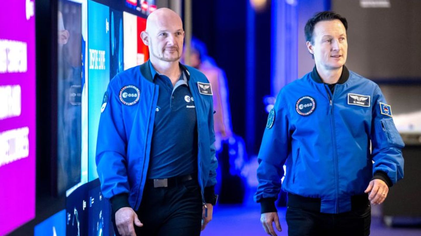 Die Astronauten Alexander Gerst und Matthias Maurer sehen große Chancen in der "Artemis"-Mission. Foto: Sina Schuldt/dpa
