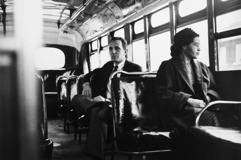 Rosa Parks sitzt in einem Bus