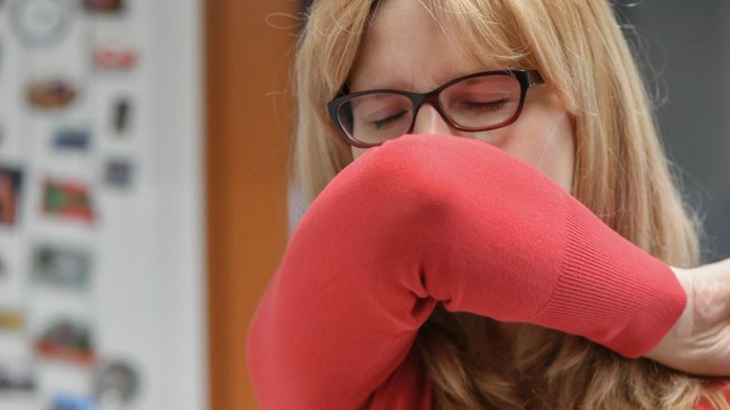 Nach einer Erkältung kann trockener Reizhusten auch Wochen später anhalten. Foto: Patrick Pleul/dpa-Zentralbild/dpa