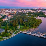 Stadtübersicht Oulu bei Sonnenuntergang