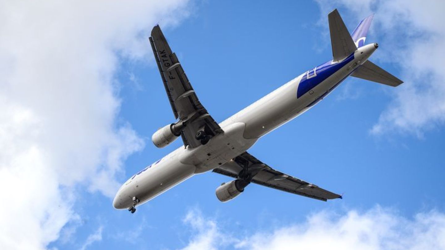 Buchungsportal oder Airline direkt? Direktbuchung erspart Stress bei Änderungen und Verspätungen. Foto: Sina Schuldt/dpa/dpa-tmn