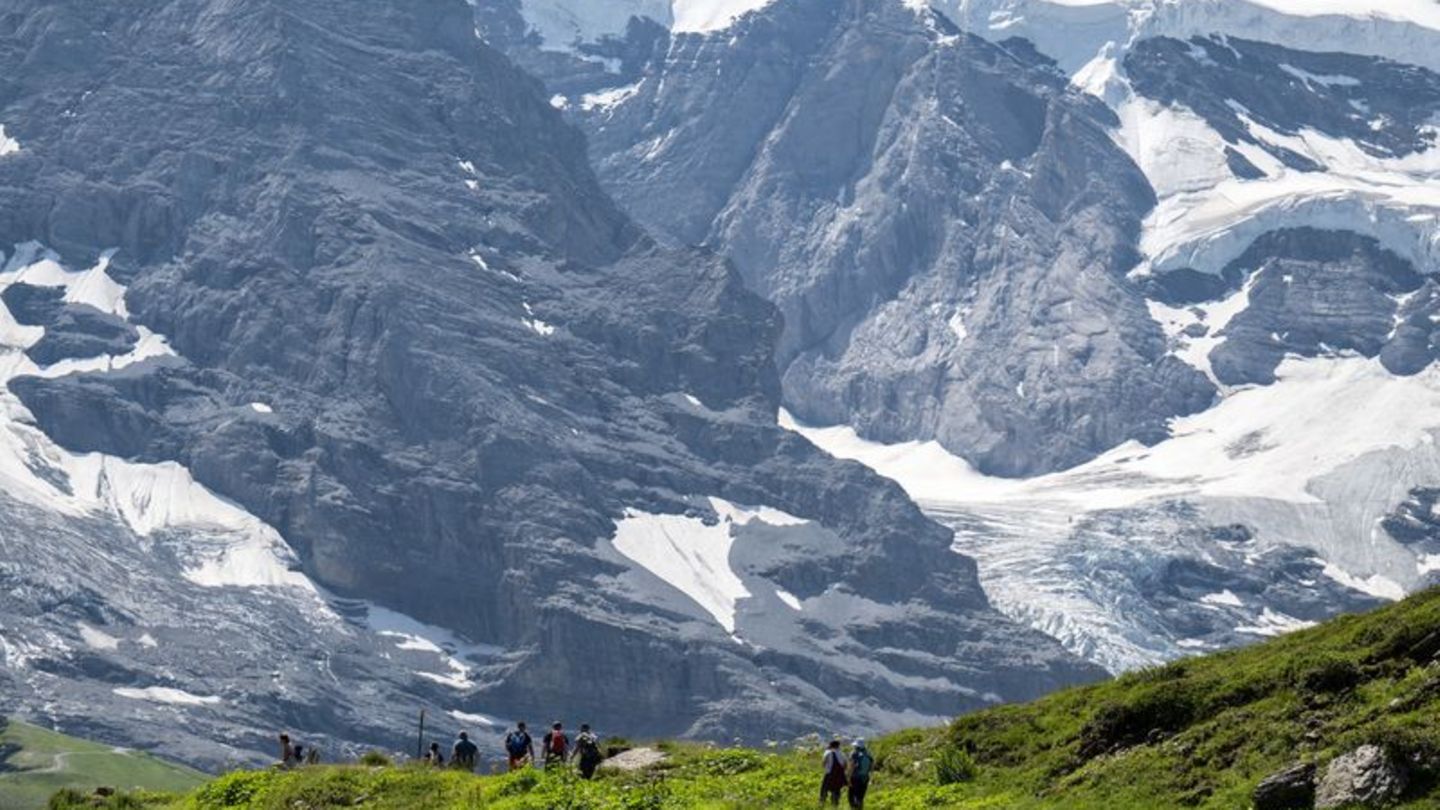 Der Bergsommer 2025 war geprägt von großer Hitze und hoch gelegenen Null-Grad-Grenzen. (Symbolbild) Foto: Peter Schneider/KEYSTO