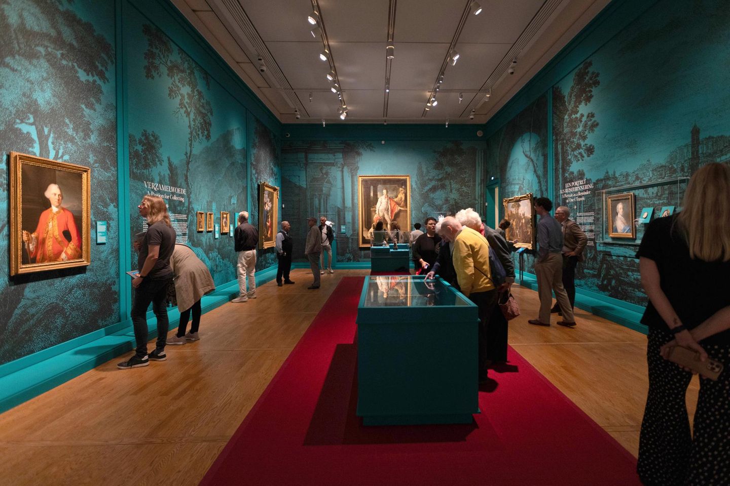 Die Ausstellung "The Grand Tour" im Mauritshuis zeigt derzeit in einer Sonderausstellung Spitzenstücke aus den Kunstsammlungen von drei britischen Landhäusern, darunter auch das Portrait von Thomas William Coke (mitte)