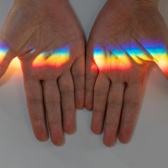 Die zwei Hände einer Person nebeneinander