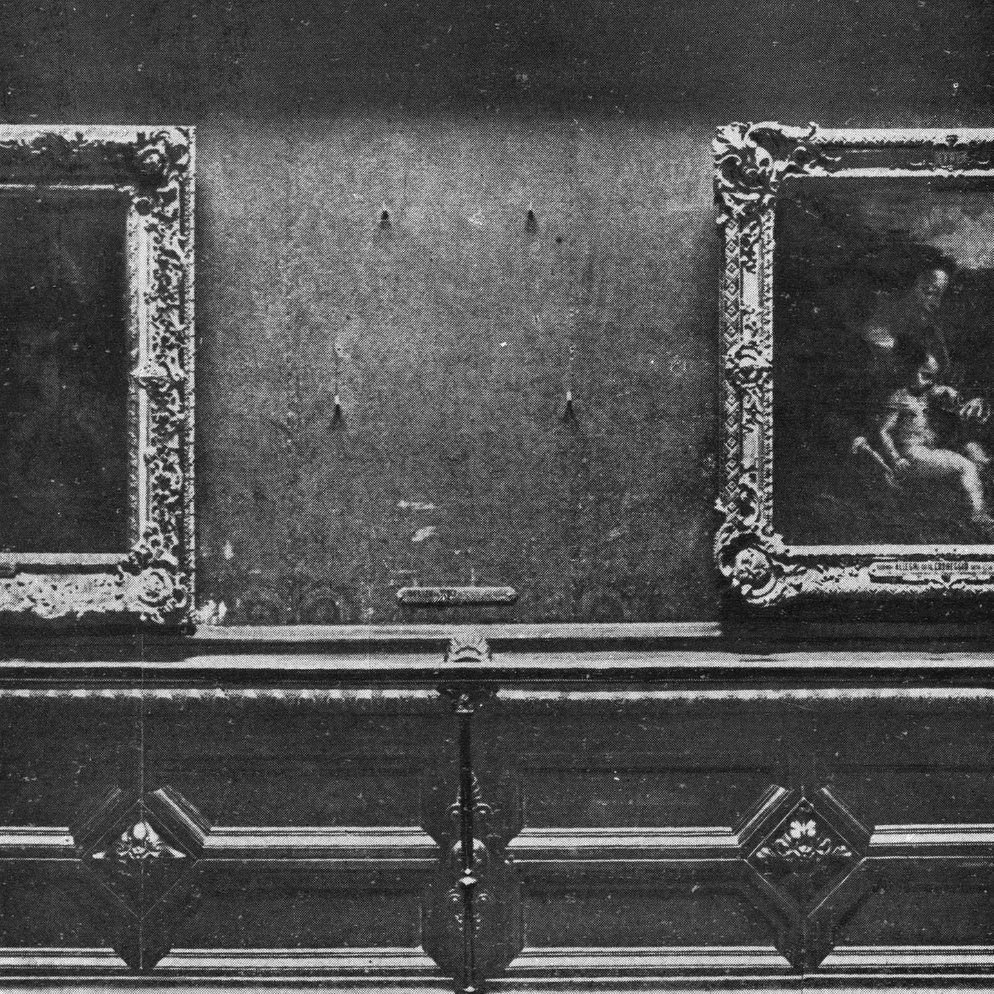 Hueco vacío en el Salon Carré del Louvre tras la desaparición de la Mona Lisa.