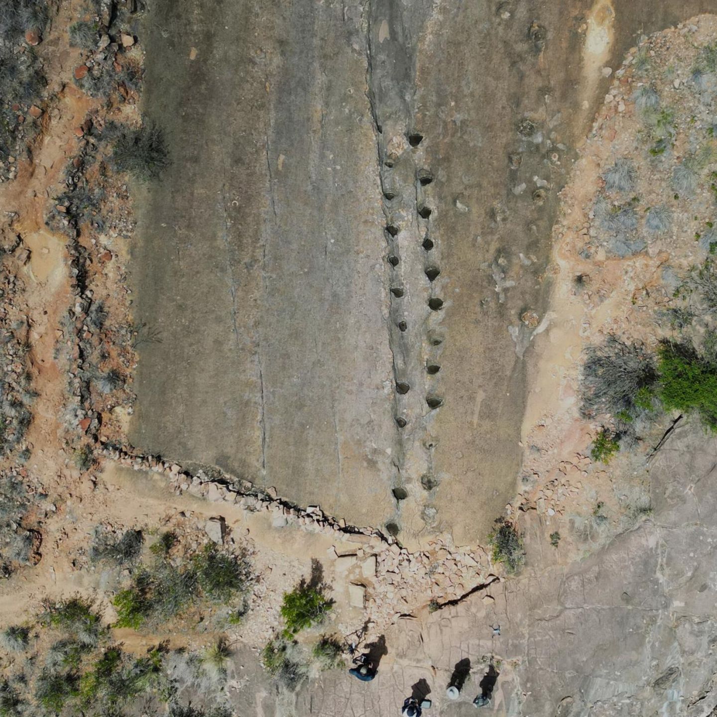 Fussabdruecke von Dinosauriern in Bolivien von oben