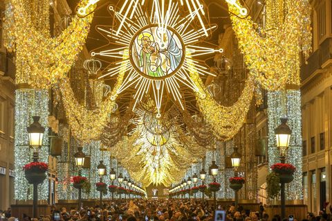 Weihnachtsbeleuchtung über der Calle Larios