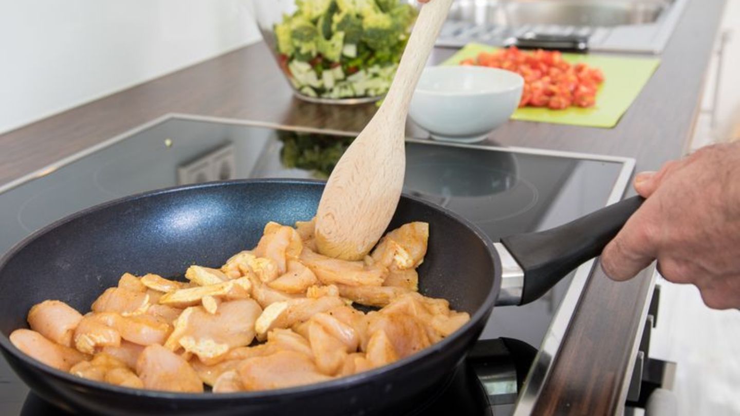 Die meisten Antihaft-Pfannen enthalten PFAS, da ihre Beschichtung aus Fluorpolymeren wie PTFE (bekannt als Teflon) besteht. Foto