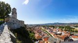 Blick über Trenčín und Burg, links im Bild