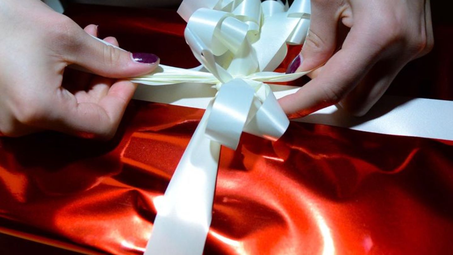 No, no, no statt Ho-ho-ho: Erscheint der Inhalt von verpackten Geschenken am Flughafen verdächtig, müssen sie gegebenenfalls geö