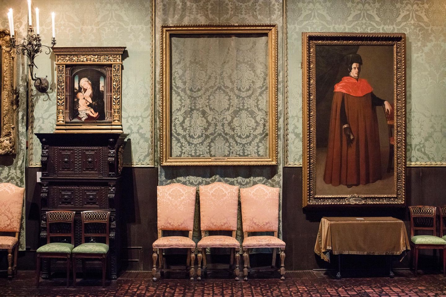 Die leere Museumswand des Isaballa Stewart Gardner Museums in Boston nach einem Kunstraub 1990