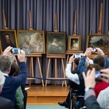 Die wiederaufgetauchten Gemälde des Gothaer Schlosses auf einer Pressekonferenz