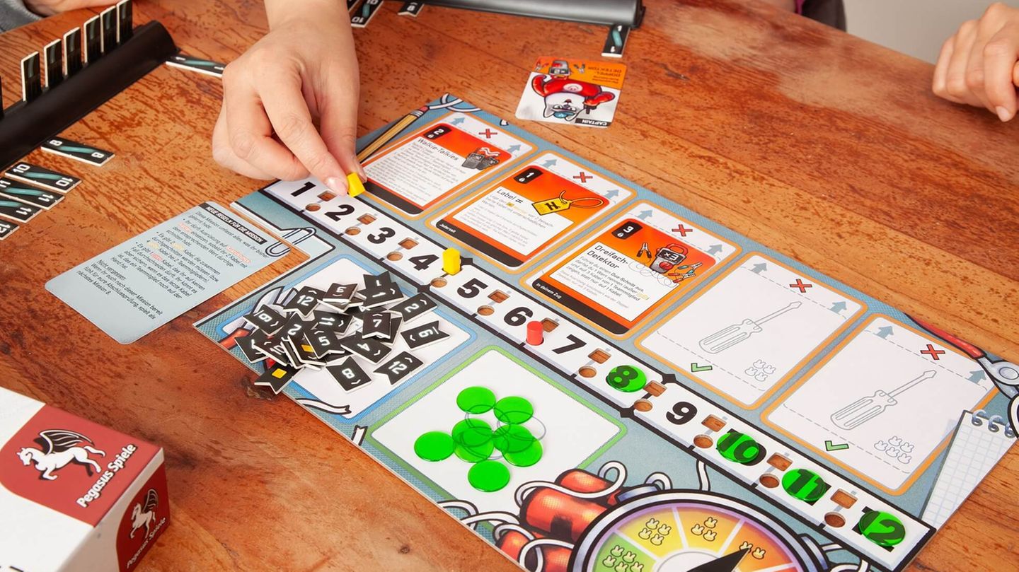 Bei "Bomb Busters" müssen alle Spielenden im Team ein Zahlenrätsel lösen, um die Bomben sicher zu entschärfen