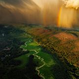 Nahe des Dorfs Wurtsboro erstrecken sich die Bashakill Wetlands, benannt nach einer Indigenen, die hier einst Heilkräuter gesammelt haben soll. Von europäischen Siedlern trockengelegt, erwarb der Bundesstaat New York die ehemaligen Feuchtgebiete, ab 1976 begann die Wiedervernässung. Heute bedrohen Bauprojekte erneut die einzigartige Flora und Fauna.