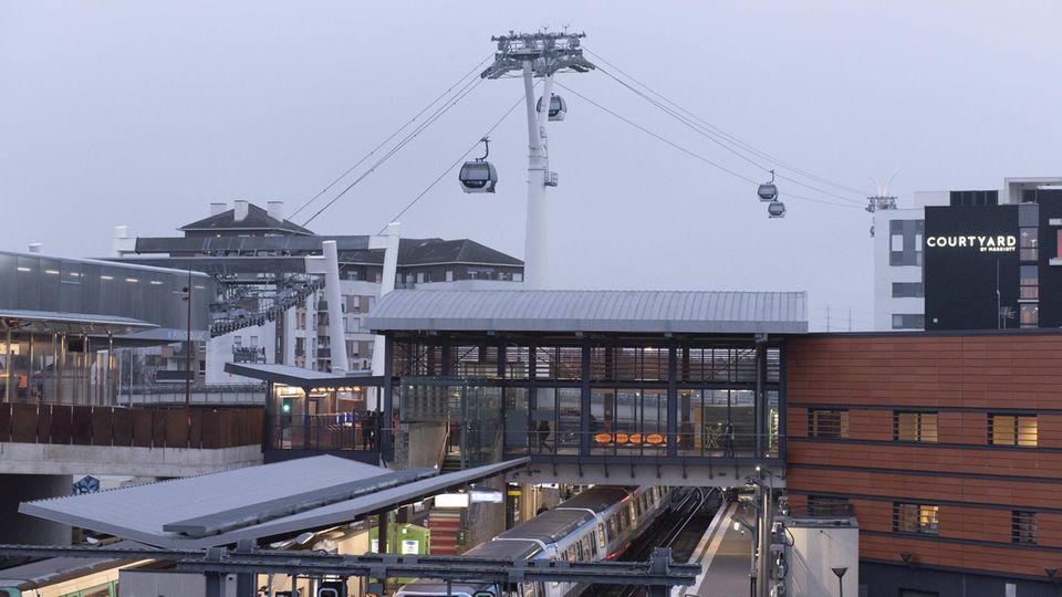 Schwebe-Seilbahn in Paris
