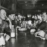 Fabrikarbeiter bei der Pause