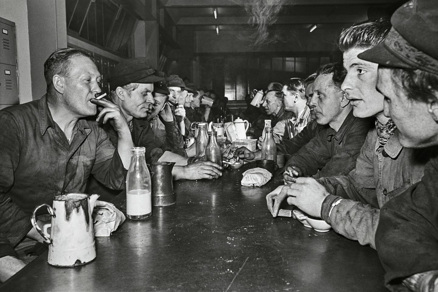 Fabrikarbeiter bei der Pause