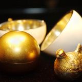 Das erste Fabergé Ei und ein Teil der Überraschung