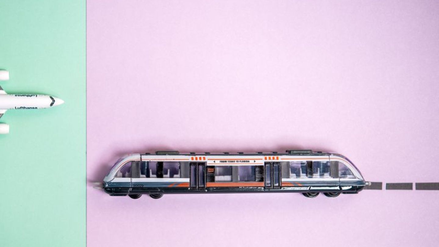 Flug oder Zug: Welches Verkehrsmittel hat auf dem Weg nach London die Nase vorn? Foto: Zacharie Scheurer/dpa-tmn