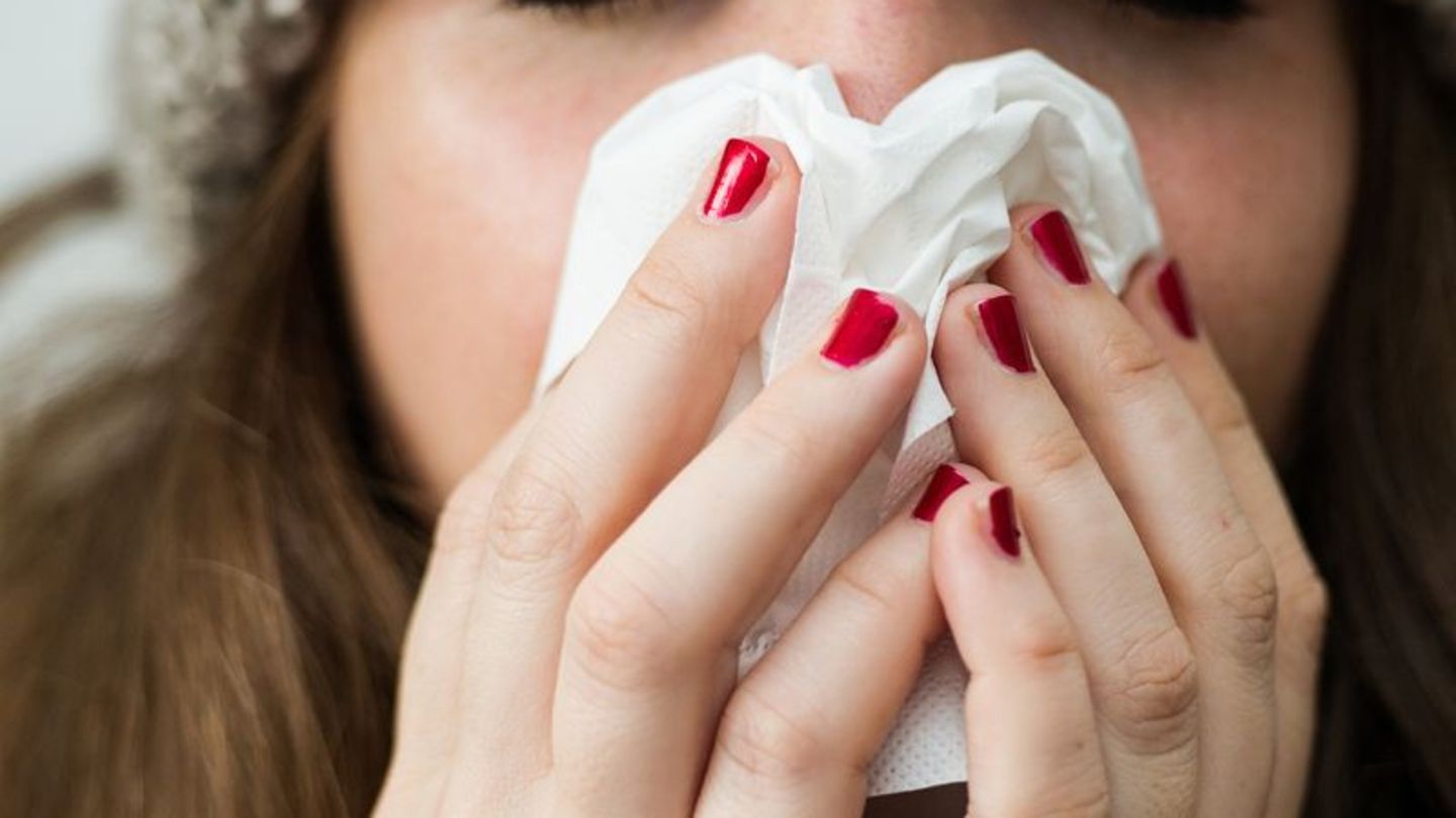 Die jährliche Grippewelle nimmt langsam Fahrt auf. (Symbolbild) Foto: Christina Sabrowsky/dpa/dpa-tmn