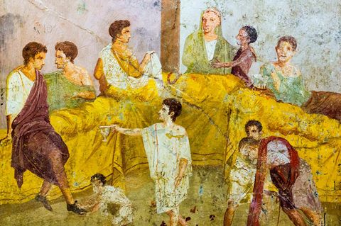 Menschen feiern und trinken