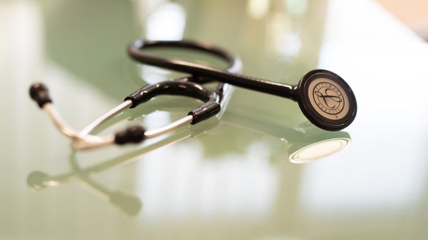 Die Suche nach einem freien Arzttermin gestaltet sich oft schwierig: Besetztzeichen und lange Wartezeiten sind keine Seltenheit.