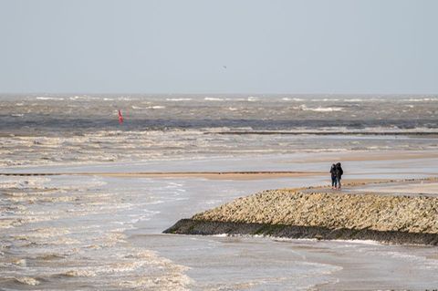Wissenschaftler gehen davon aus, dass der Meeresspiegel in der Nordsee bis 2100 zwischen 30 und 120 Zentimeter steigen wird. (Ar