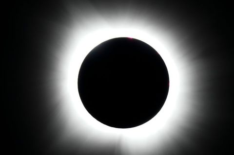 Eine totale Sonnenfinsternis ist ein beeindruckendes Schauspiel. (Illustration) Foto: Julio Cortez/AP/dpa