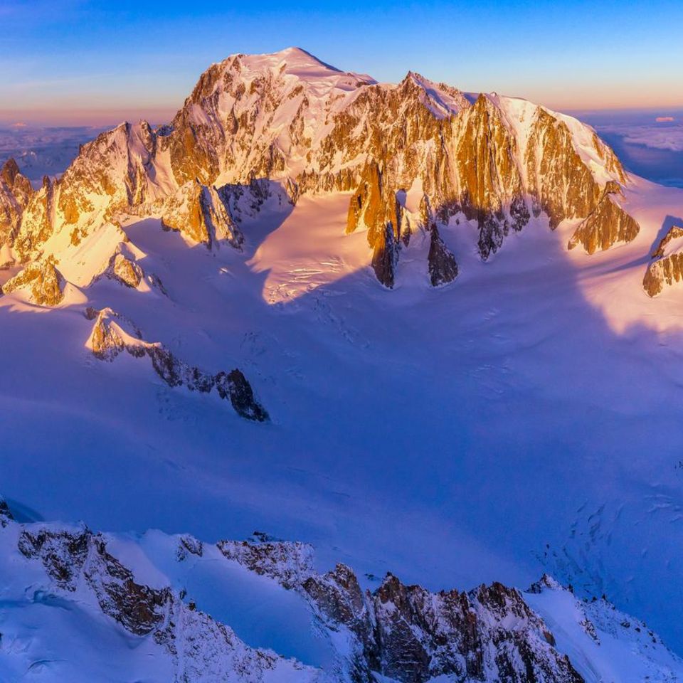 Gipfel des MontBlanc im Sonnenaufgang