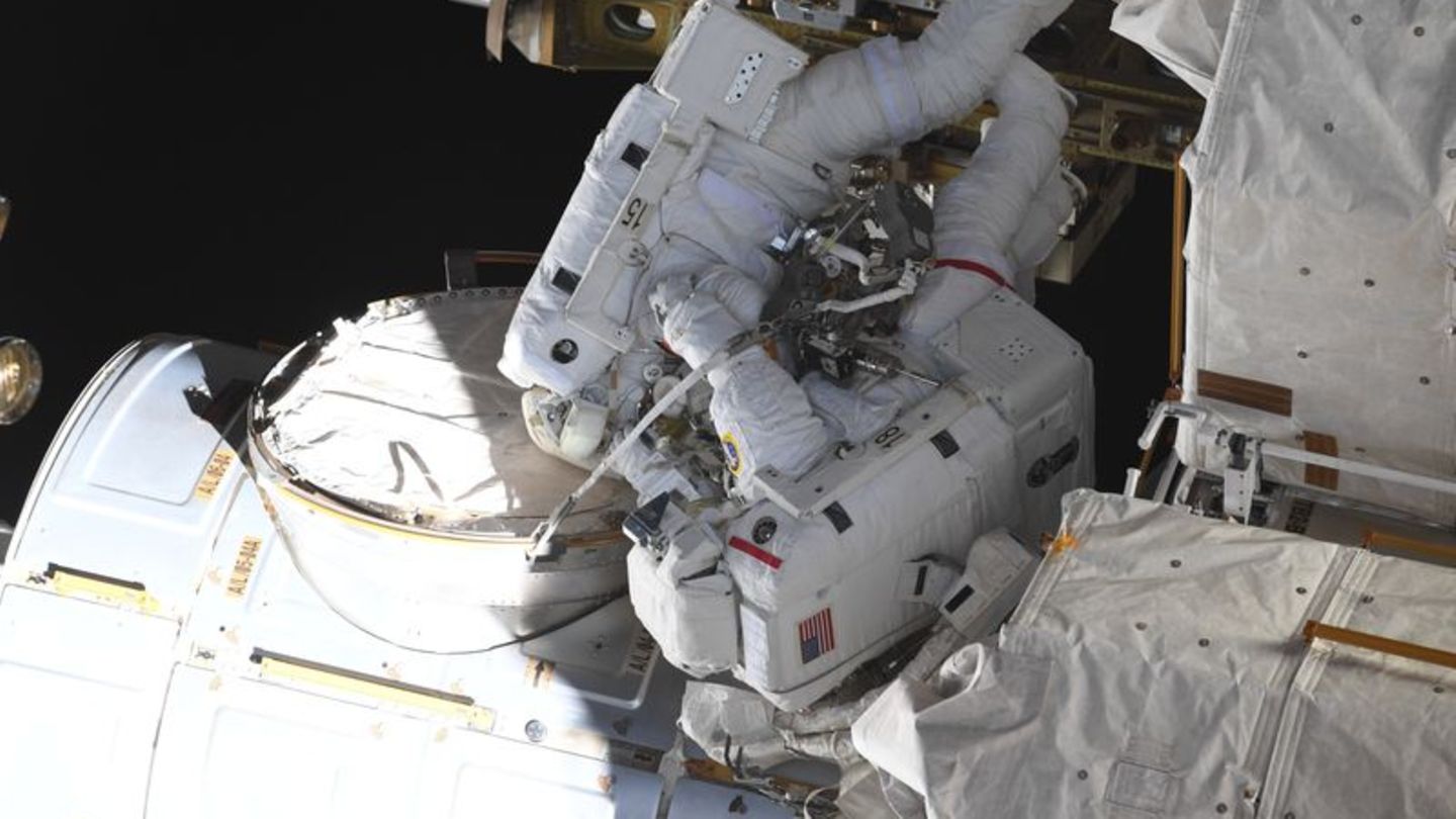 Raumfahrt-Nasa-ISS-Au-eneinsatz-aus-medizinischen-Gr-nden-abgesagt