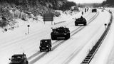 Schneekatastrophe Panzer auf der Autobahn