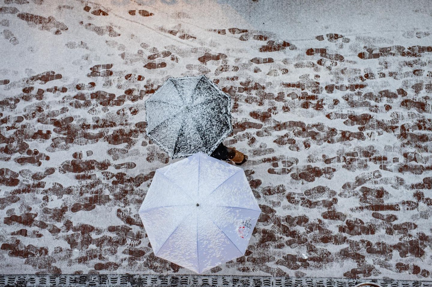 Spaziergänger aus der Vogelperspektive