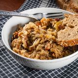Bigos auf einem Teller