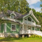 Ein altes Gutshaus im Park