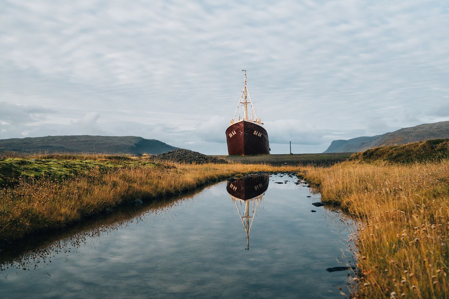 Schiffswrack in den Westfjorden Islands