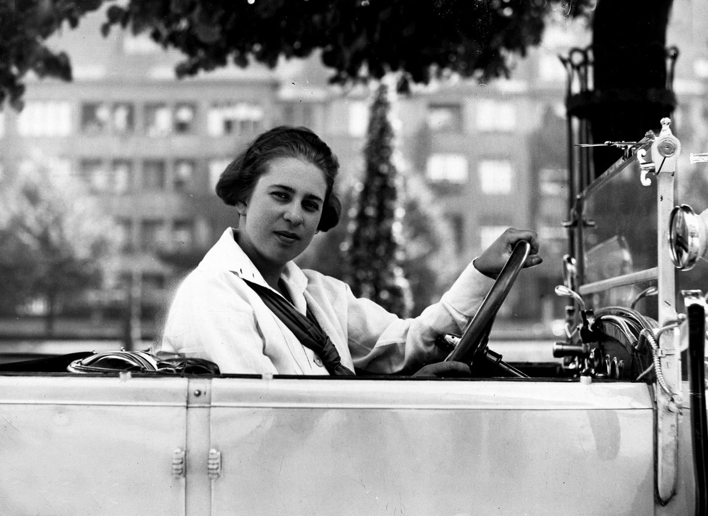 Claerenore Stinnes im Auto